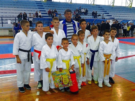 Vranjanci osvojili čak devt zlatnih medalja. Foto: Karate klub Vranje FB 
